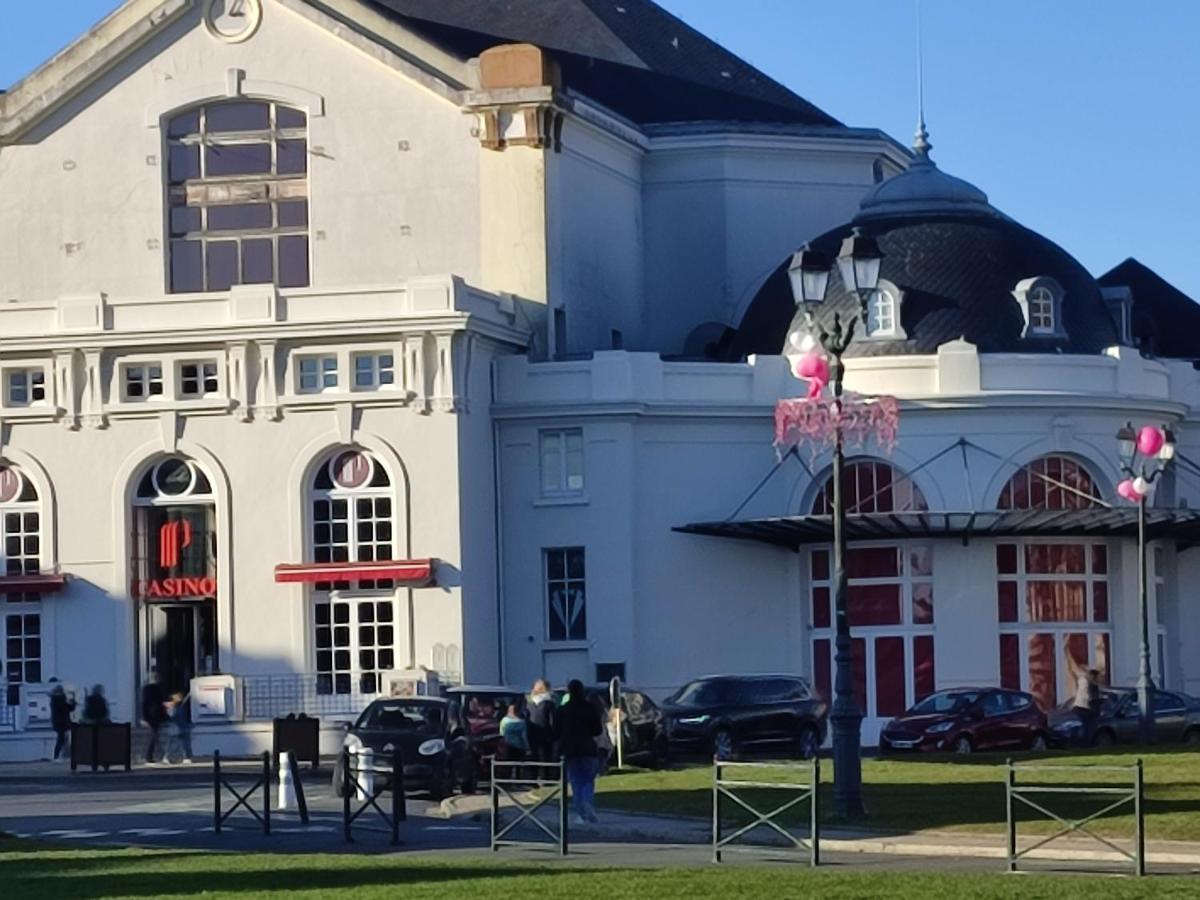 Un Nid D ' Amour Cabourg Buitenkant foto